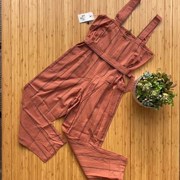 🔶🔸BILLABONG LIGHT THE NIGHT JUMPSUIT 🔸🔶 - Picture 9 of 10